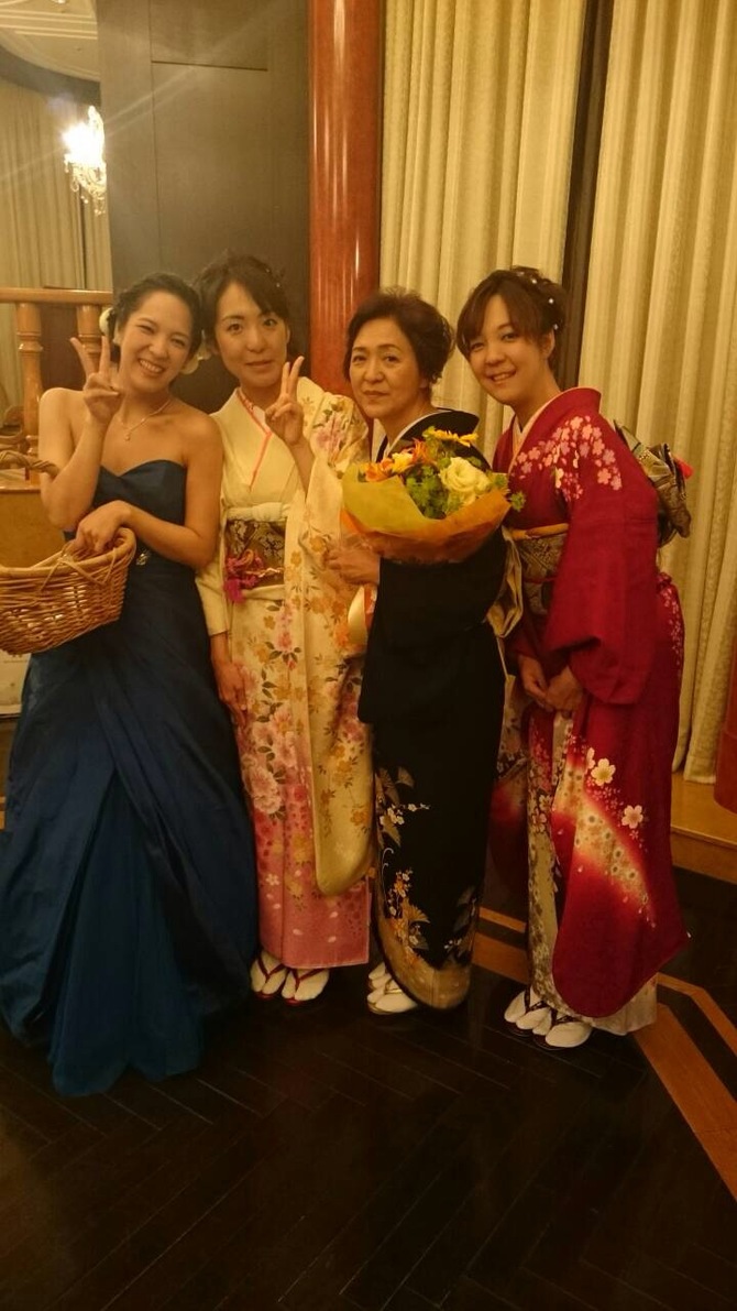 三姉妹とお母様も 三姉妹とお母様も